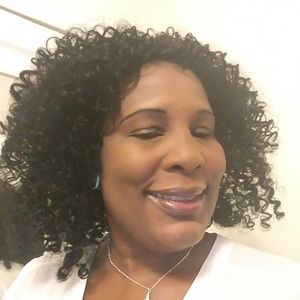 Meet your Posher, Donia